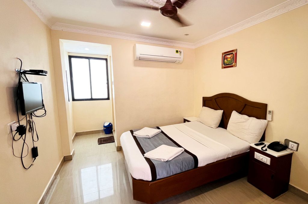 Annapoorna Residency - Deluxe Double Bed Non Ac Room Madurai. Available Rooms near Meenakshi Amman Temple, Madurai.