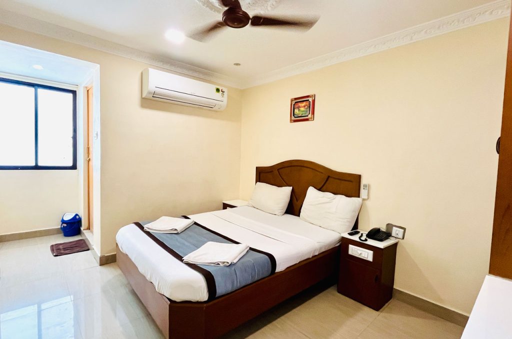 Annapoorna Residency - Double Bed Non Ac Room Madurai. Available Rooms near Meenakshi Amman Temple, Madurai.