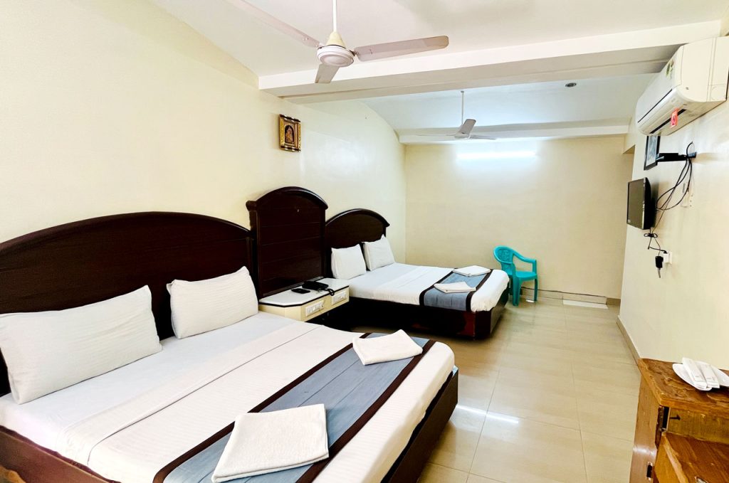 Annapoorna Residency - Quad Bed Ac Room Madurai. Available Rooms near Meenakshi Amman Temple, Madurai.