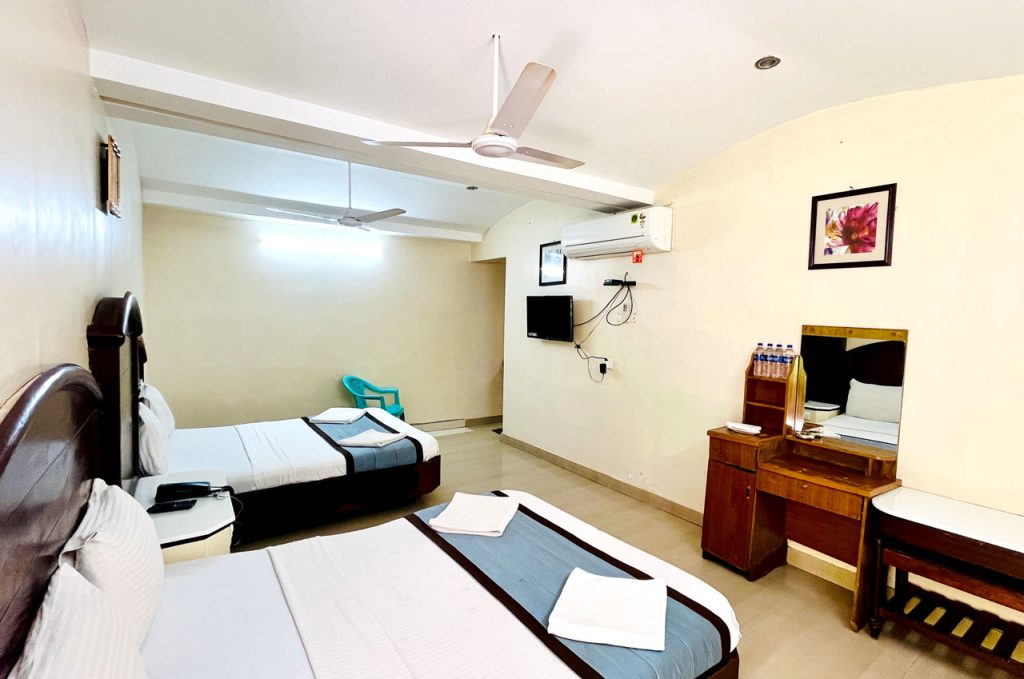 Annapoorna Residency - Quad Bed Non Ac Room Madurai. Available Rooms near Meenakshi Amman Temple, Madurai.